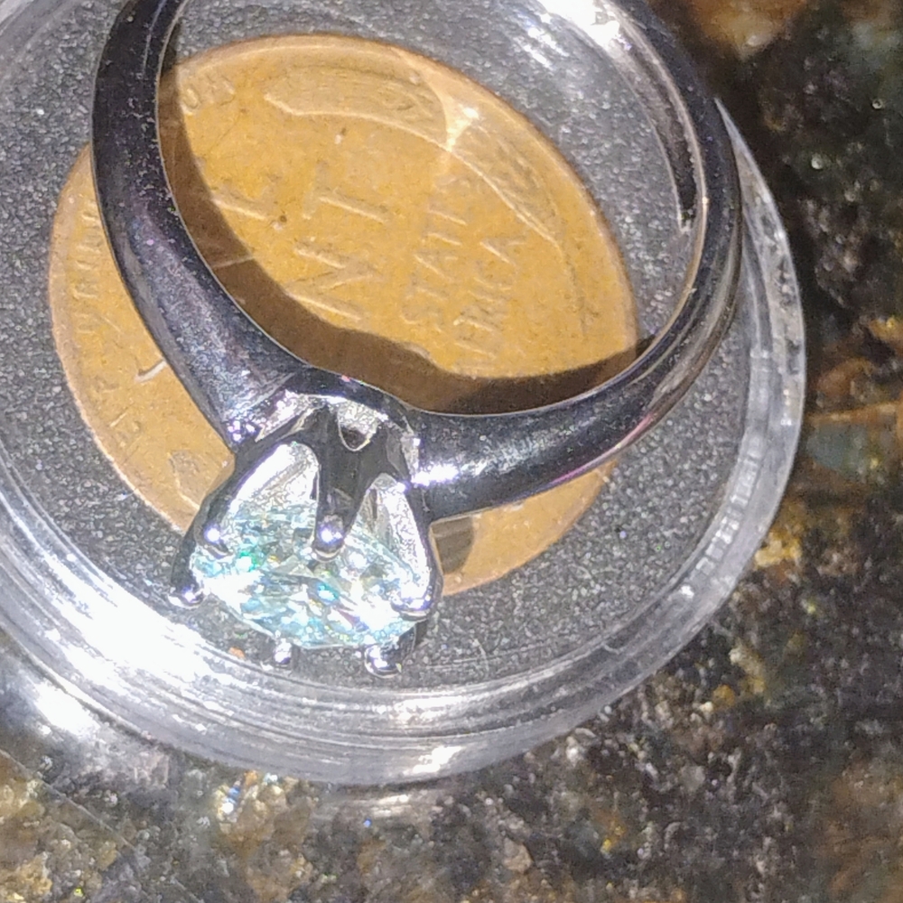 Stunning Silver Ring With Sparkling Gemstone - image 1